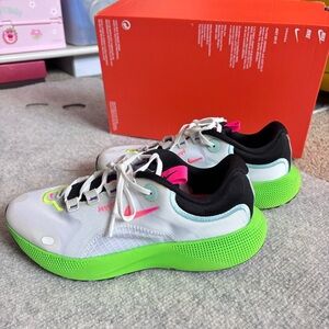 Nike React Escape Run Women’s 6 White/Hyper Pink/Volt NWT